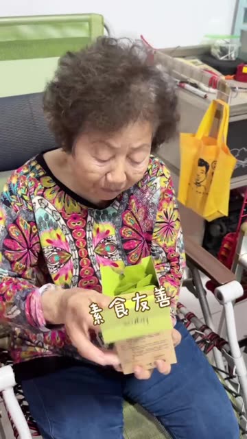 長輩試喝影片縮圖